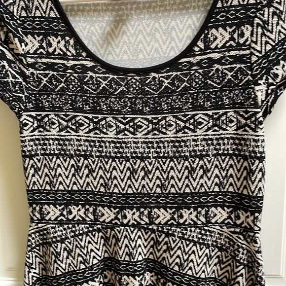 Every 1 Black and Cream Dress size XL. - Picture 2 of 5